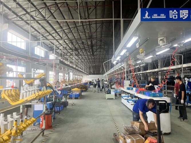 粤凤车业是由上海凤凰自行车投资建设,鹤城工厂是该集团在